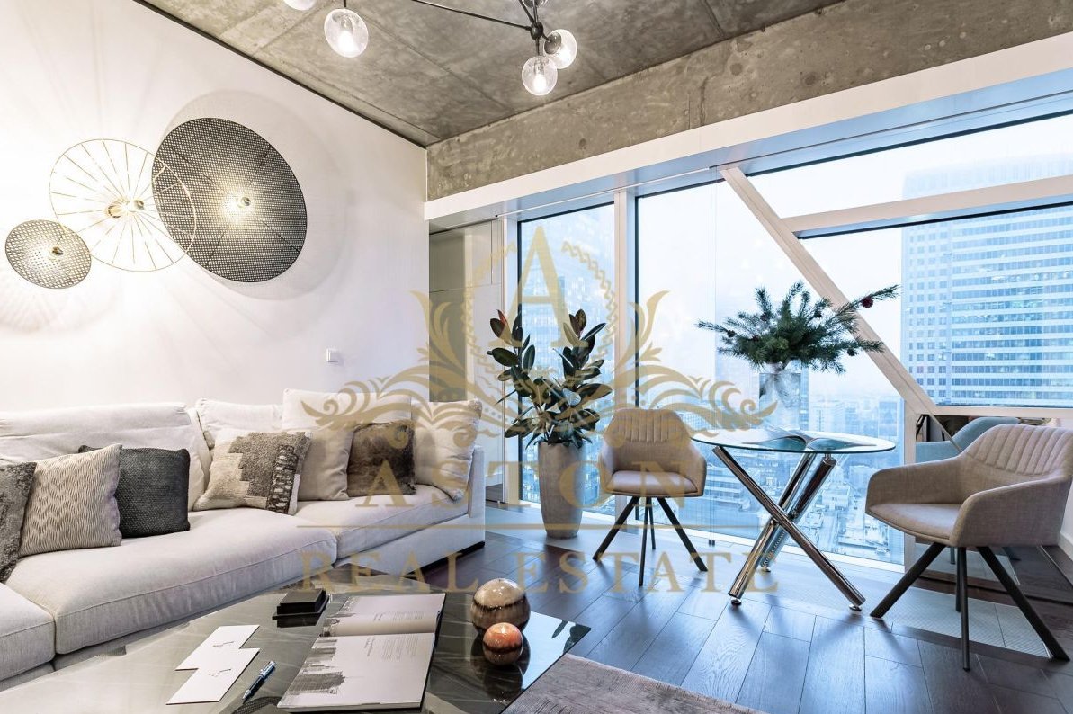 Spectacular apartment on 22nd floor on Złota 44