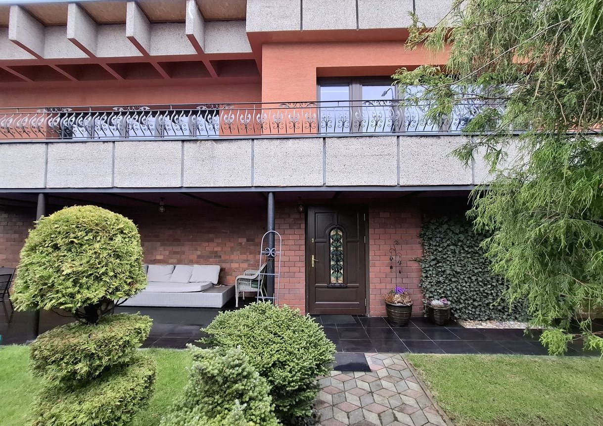 Dom wolnostojący w doskonałej i atrakcyjnej lokalizacji-Pszczelnik