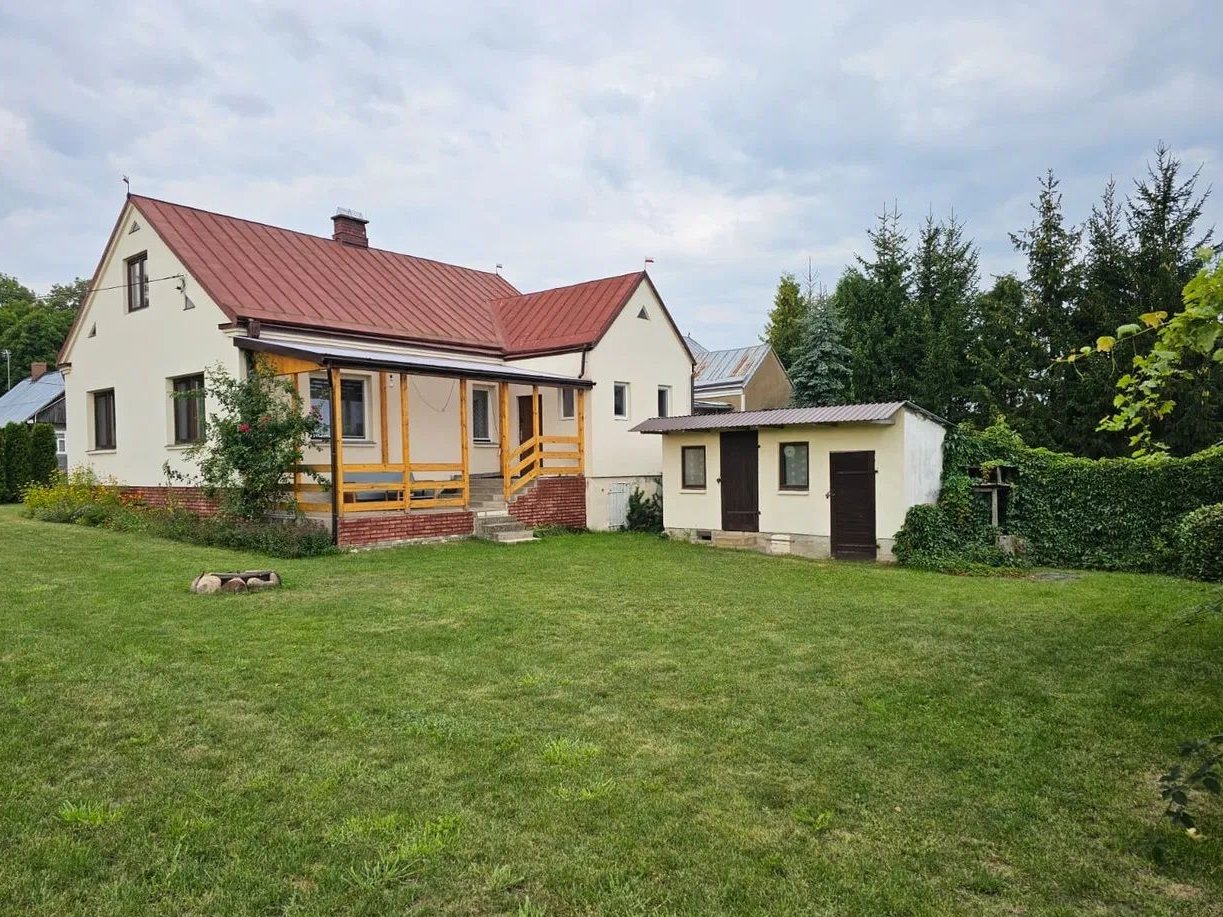 Siedlisko z domem gotowe do zamieszkania w cichej okolicy