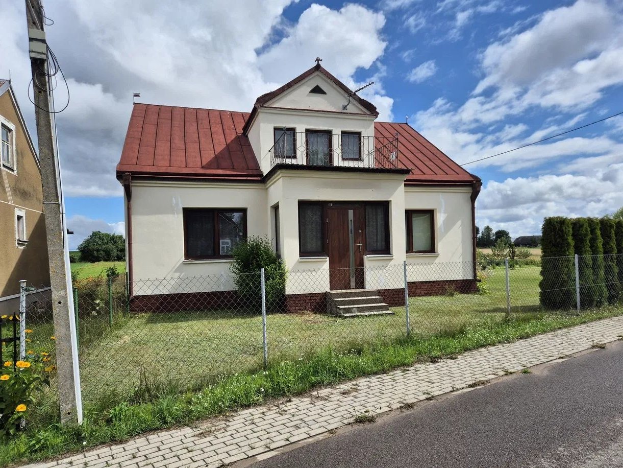 Siedlisko z domem gotowe do zamieszkania w cichej okolicy