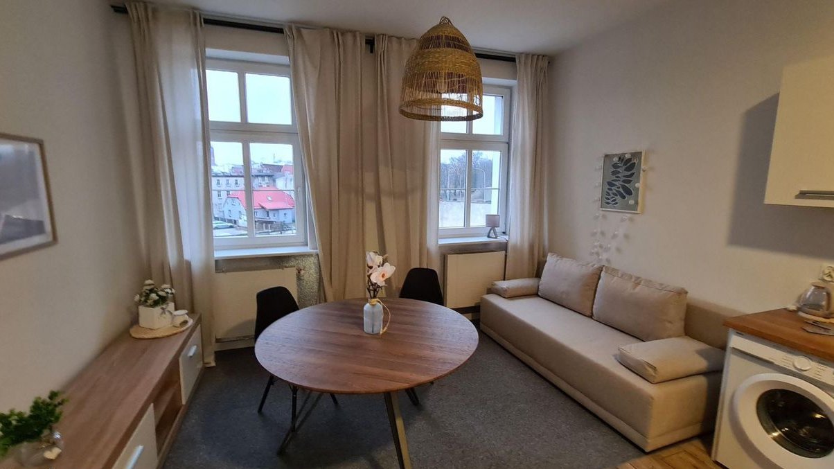 BEZPOŚREDNIO !!! Przytulne 2-pok. mieszkanie w kamienicy