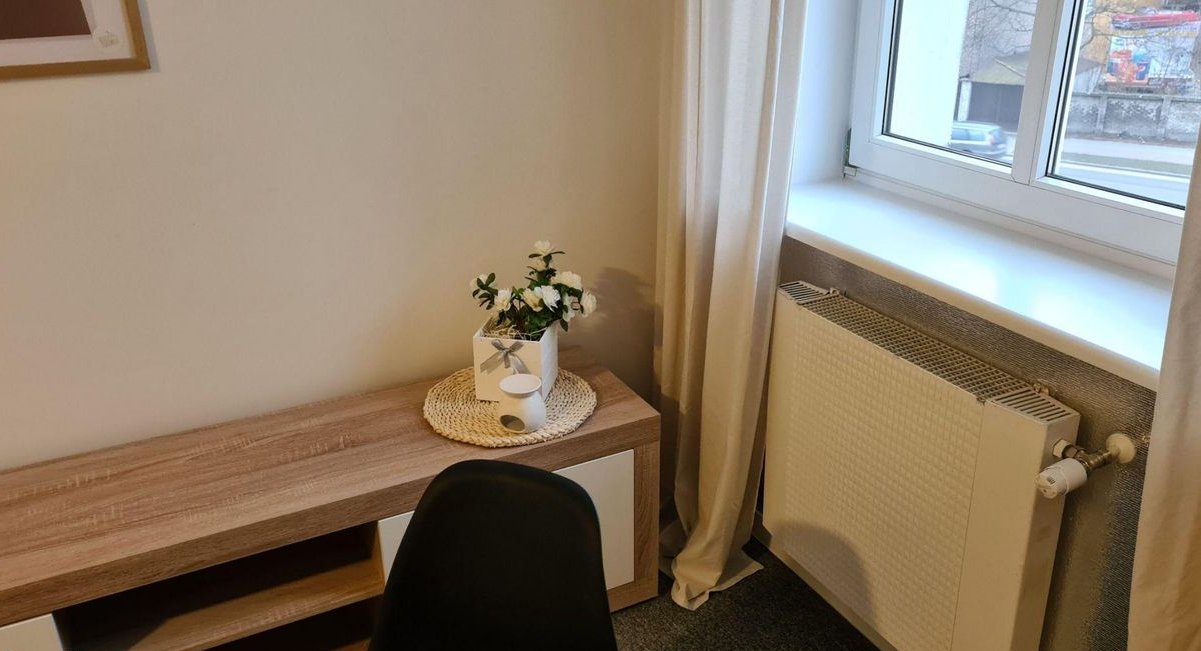 BEZPOŚREDNIO !!! Przytulne 2-pok. mieszkanie w kamienicy