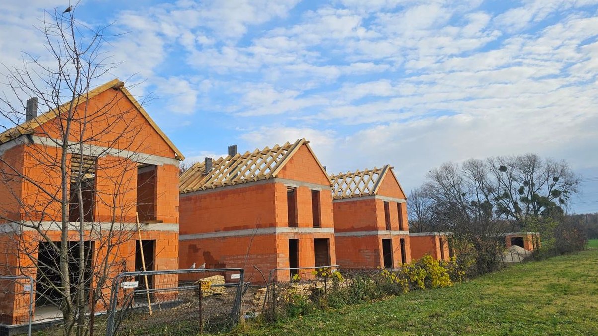 Dom w stanie surowym zamkniętym Żłobizna gm. Skarbimierz