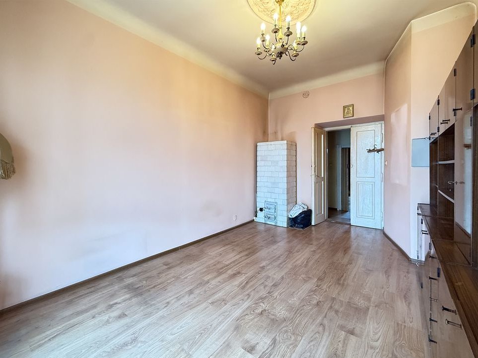 Mieszkanie do remontu w kamienicy w centrum, Radom