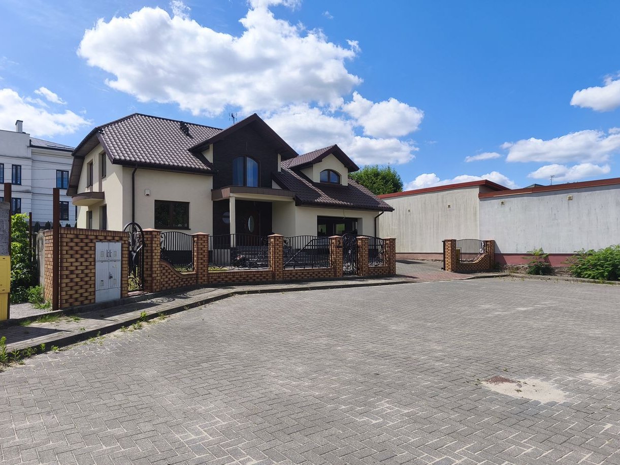 Sprzedam przestronny wolnostojący dom w klimatycznej okolicy