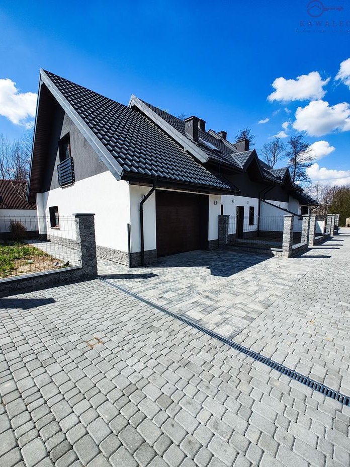 Piękny dom w zabudowie bliźniaczej pod miastem !