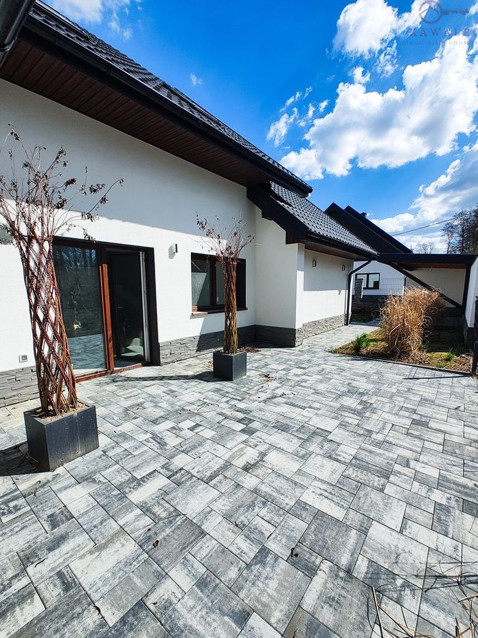 Piękny dom w zabudowie bliźniaczej pod miastem !