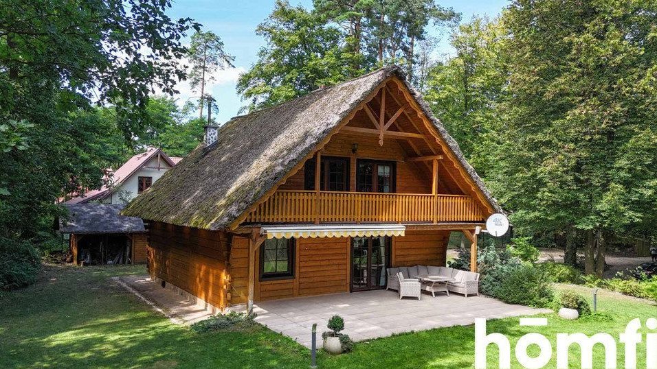 Cudowny dom w niespotykanym stylu pośród drzew