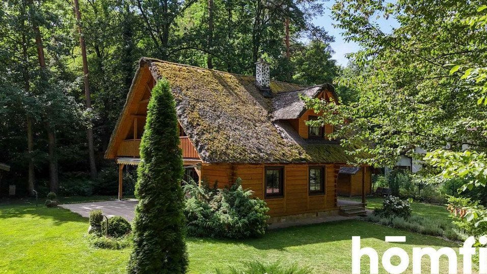 Cudowny dom w niespotykanym stylu pośród drzew