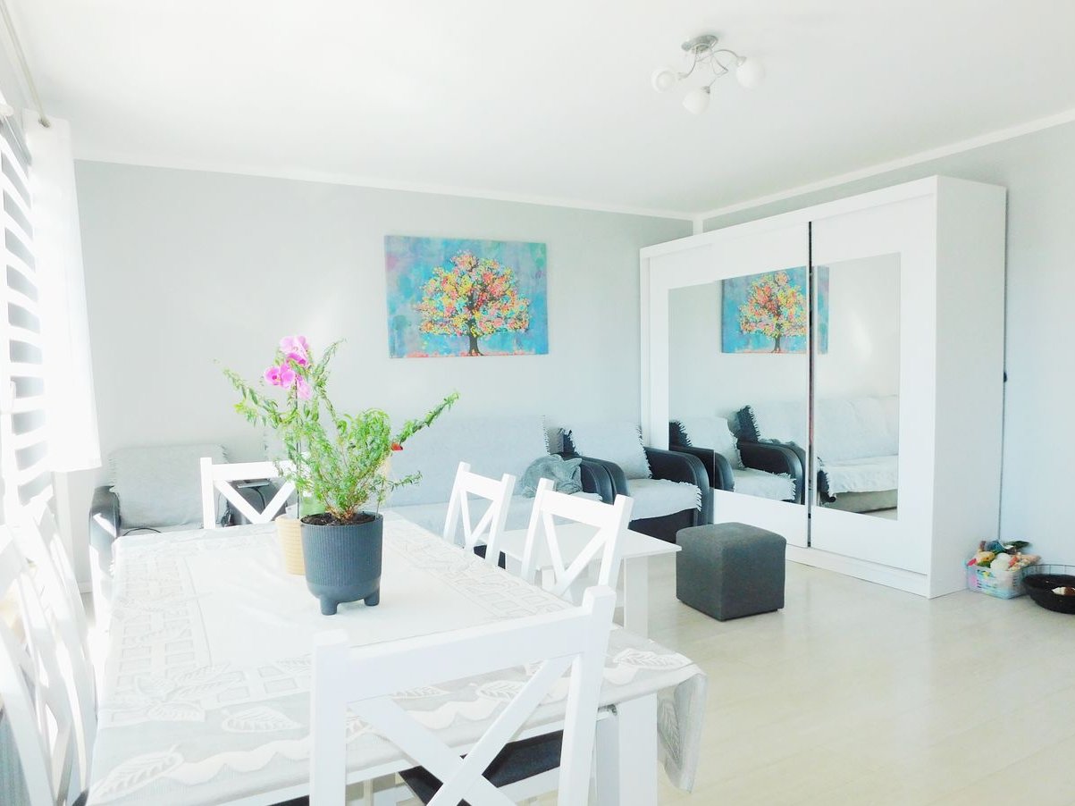 Trzypokojowe Mieszkanie z Dużym Balkonem.