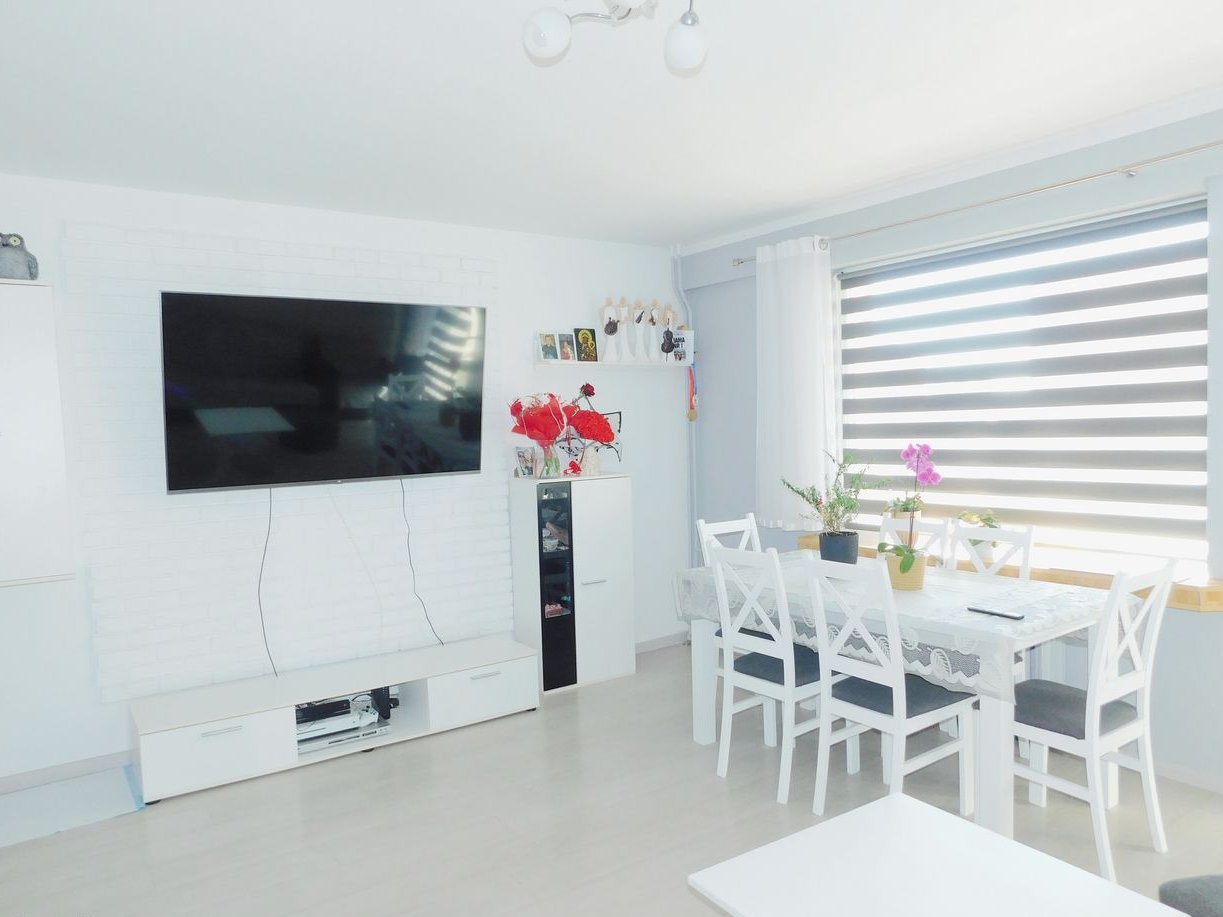 Trzypokojowe Mieszkanie z Dużym Balkonem.