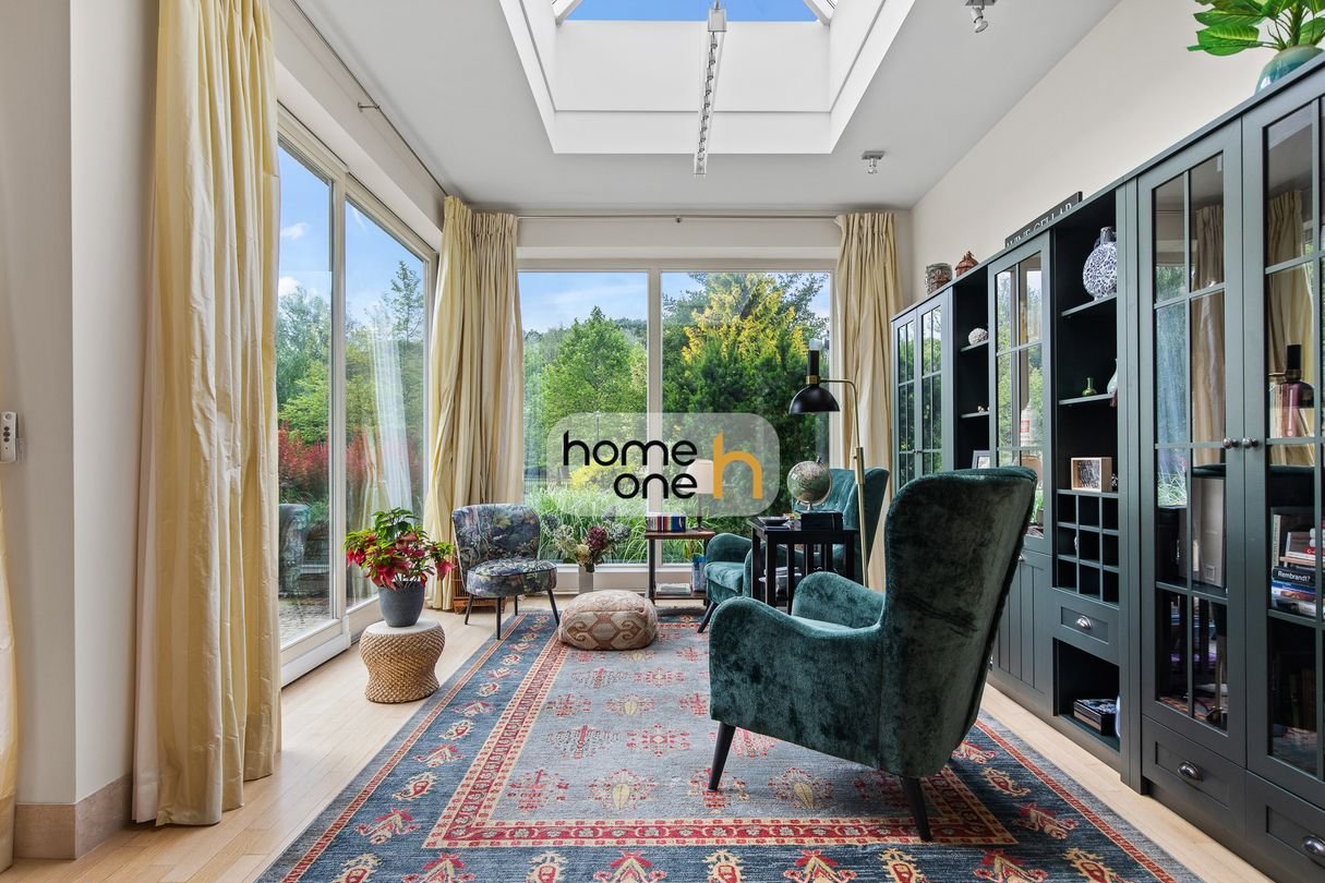 600 m2 | 6 sypialni | 5 łazienek | garaż na 4 samochody | klimatyzacja