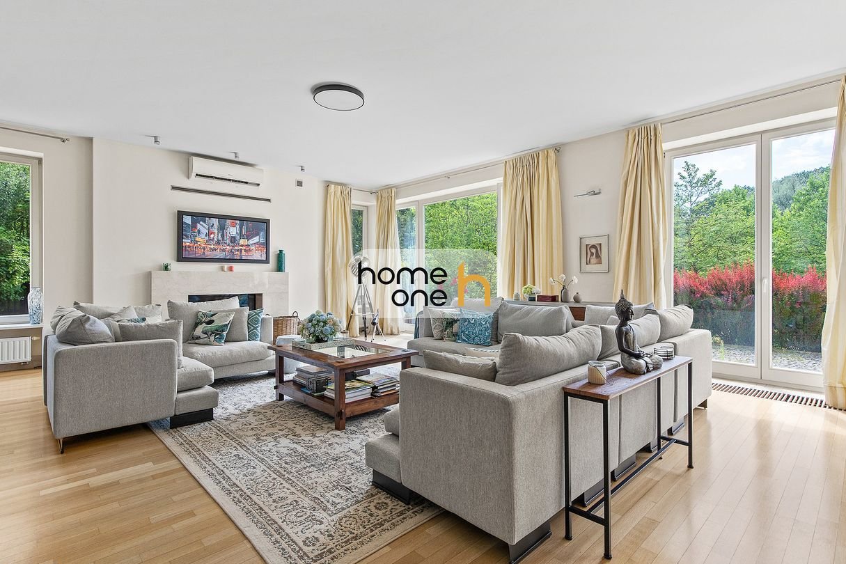 600 m2 | 6 sypialni | 5 łazienek | garaż na 4 samochody | klimatyzacja