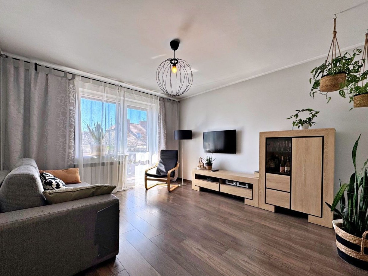 Duży Dom we Wrześni z Potencjałem | Lokale Użytkow