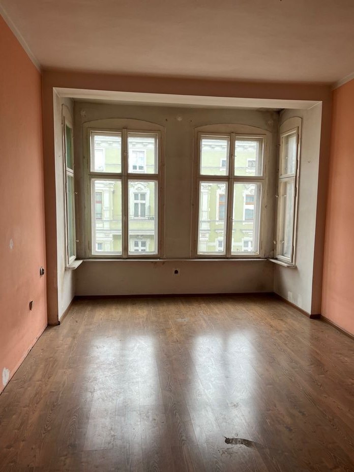 Sprzedam duże mieszkanie w kamienicy w centrum z balkonem