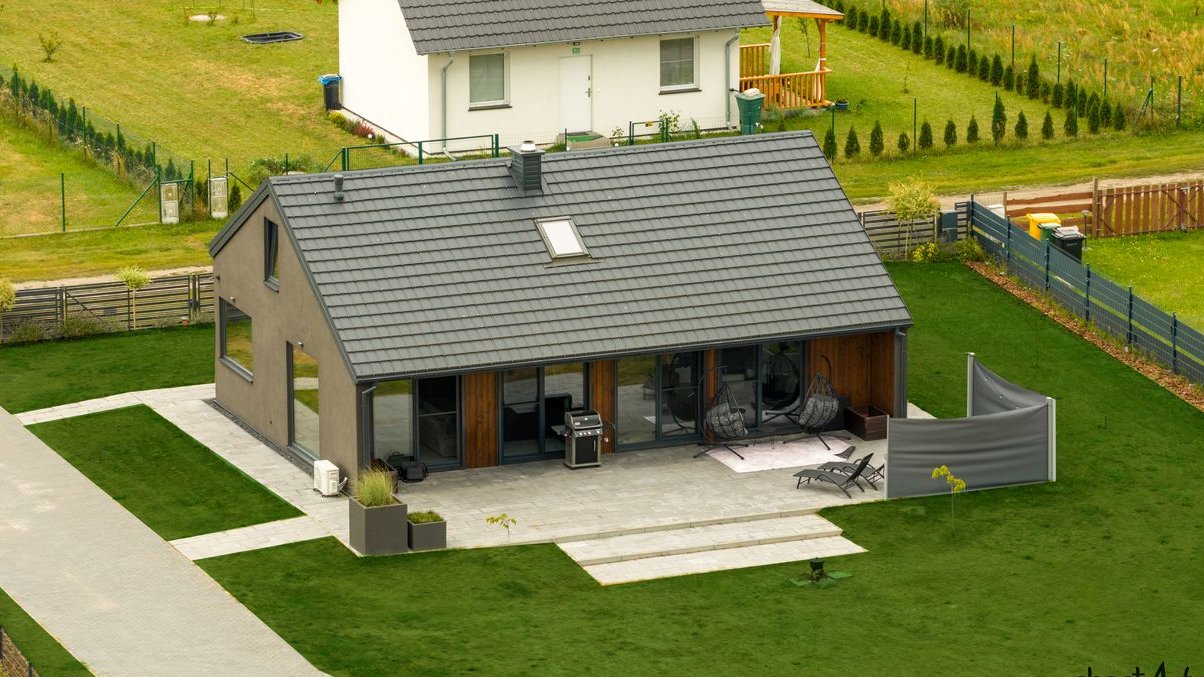 Nowoczesny dom z garażem i poddaszem