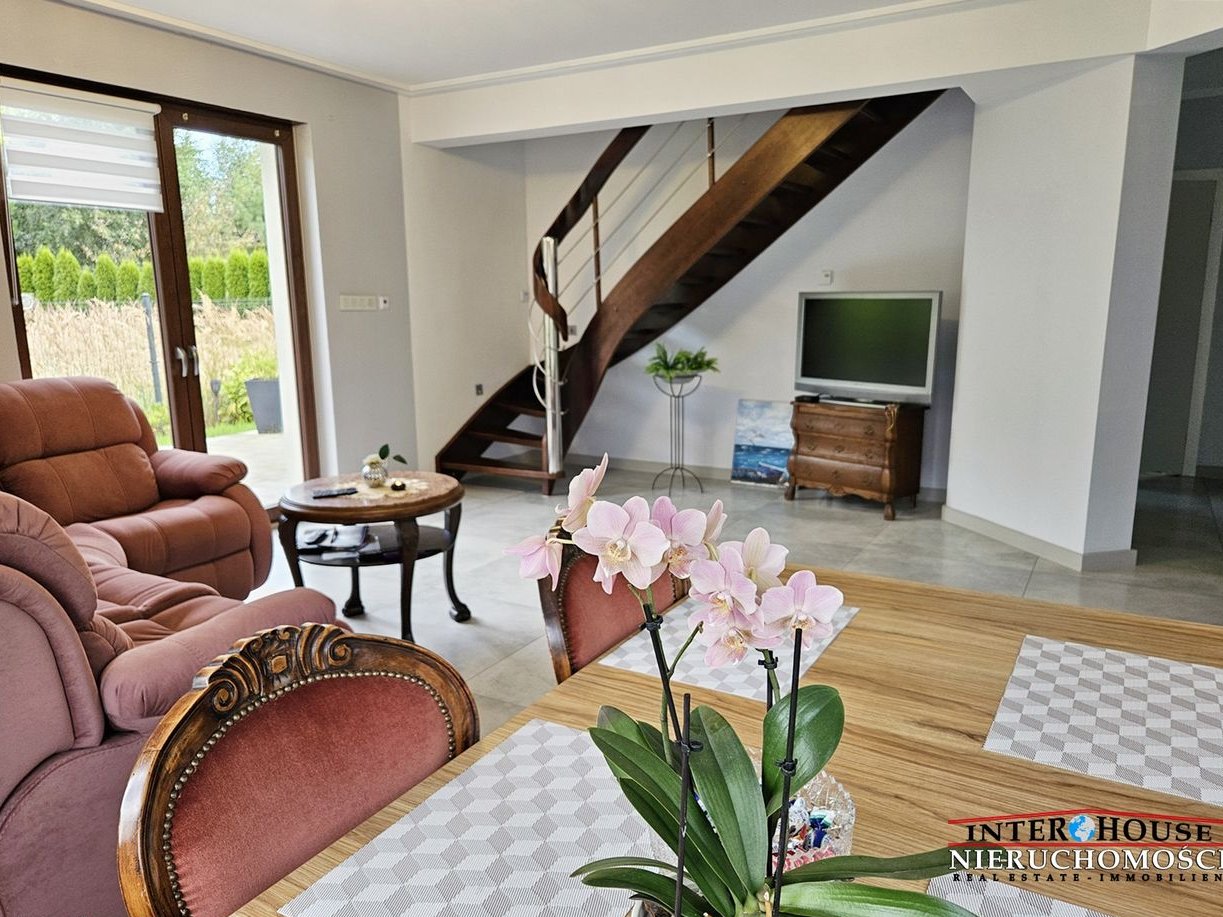 Wolnostojący dom z pięknie zagospodarowaną działką, ul. Gruszkowa