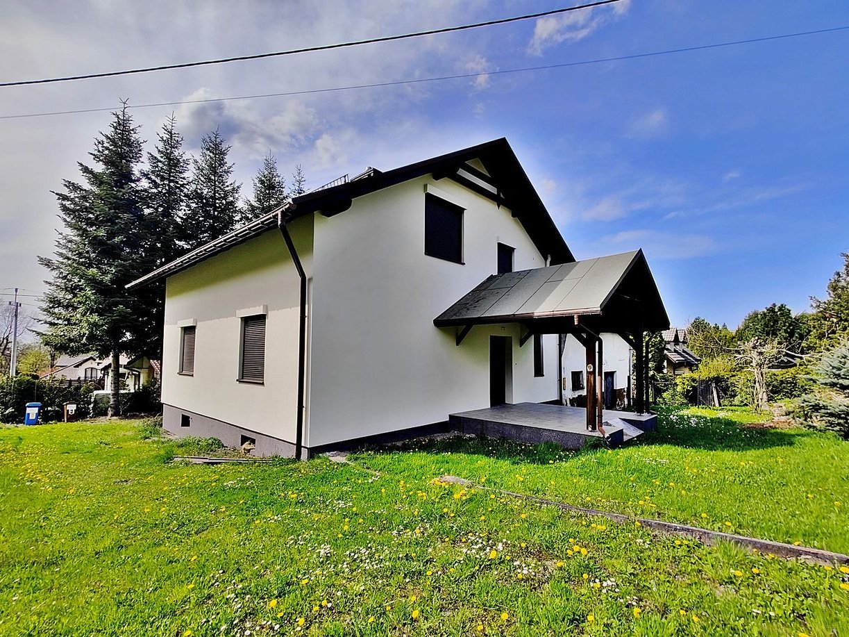 Dom w zielonej i cichej okolicy