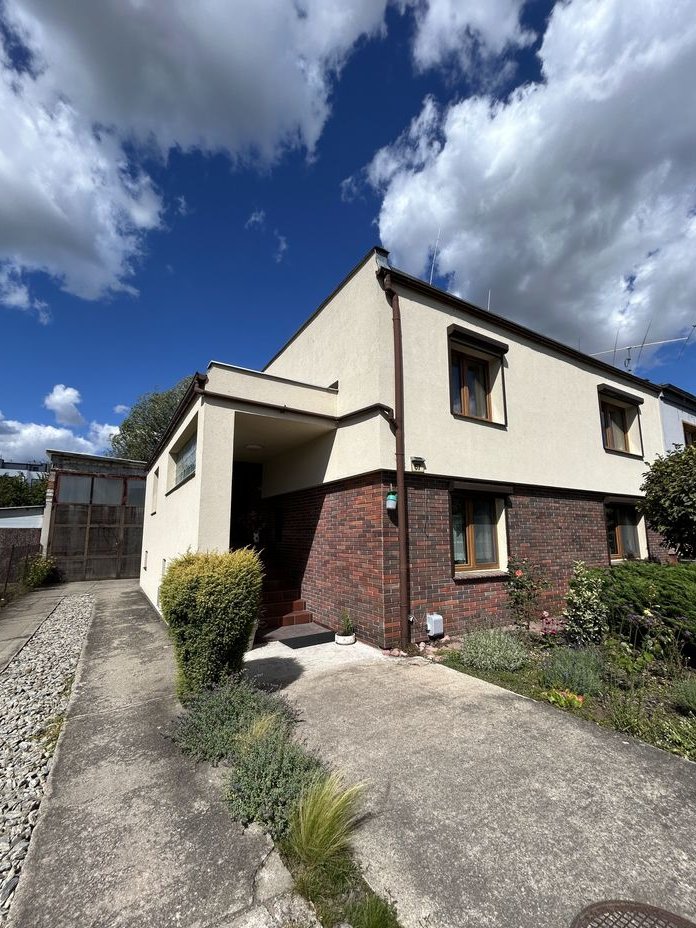 Bezpośrednio sprzedam: Dom w bliźniaku Pobiedziska