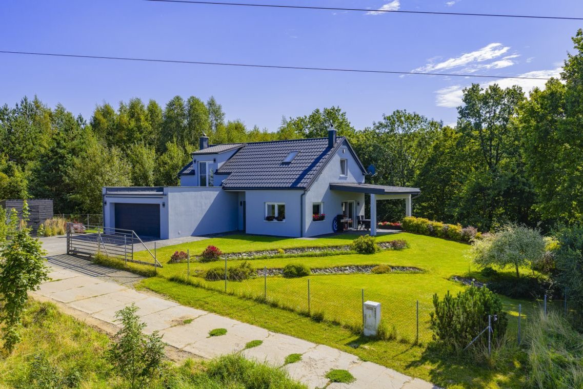 Dom ekologiczny i ekonomiczny, pompa ciepła, garaż