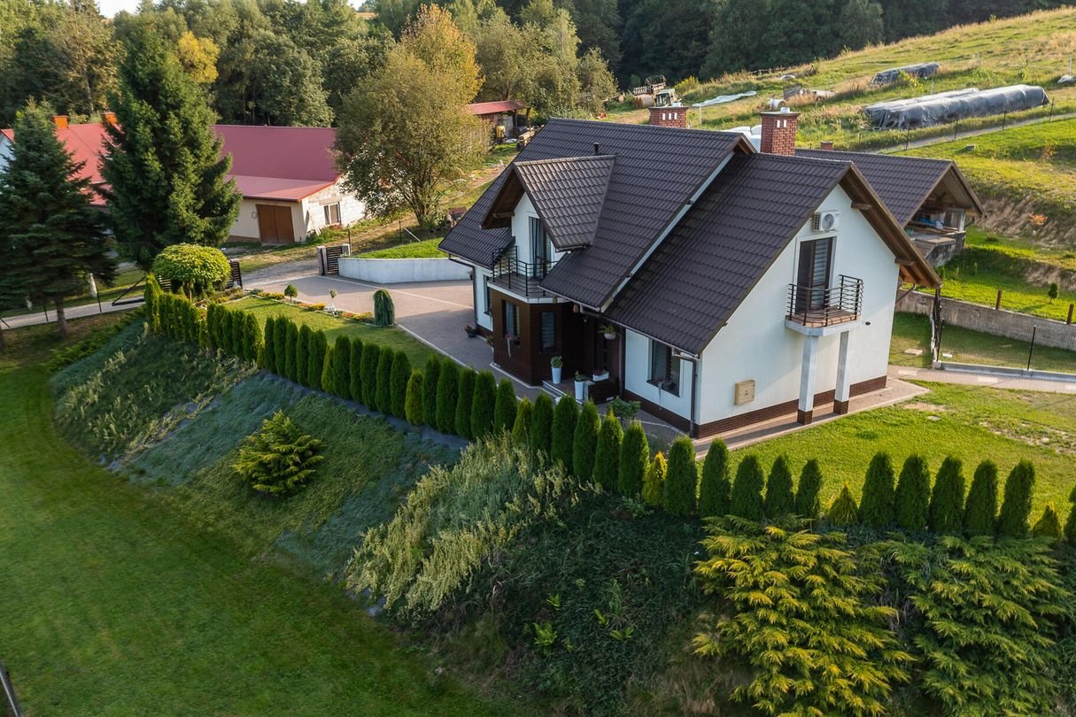 Elegancki dom w Jasienicy Rosielnej.