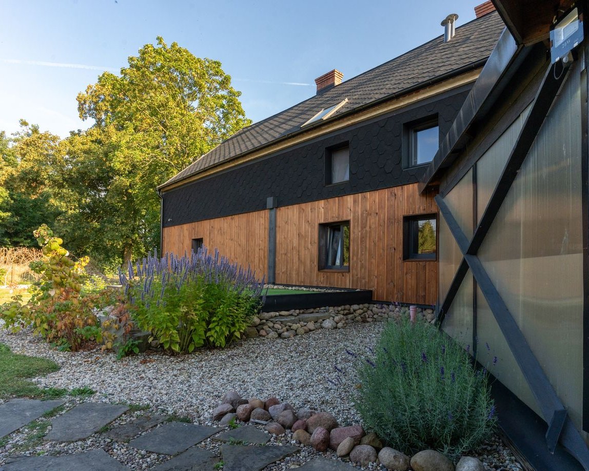 Dom prze lesie dla rodziny i pod działalność