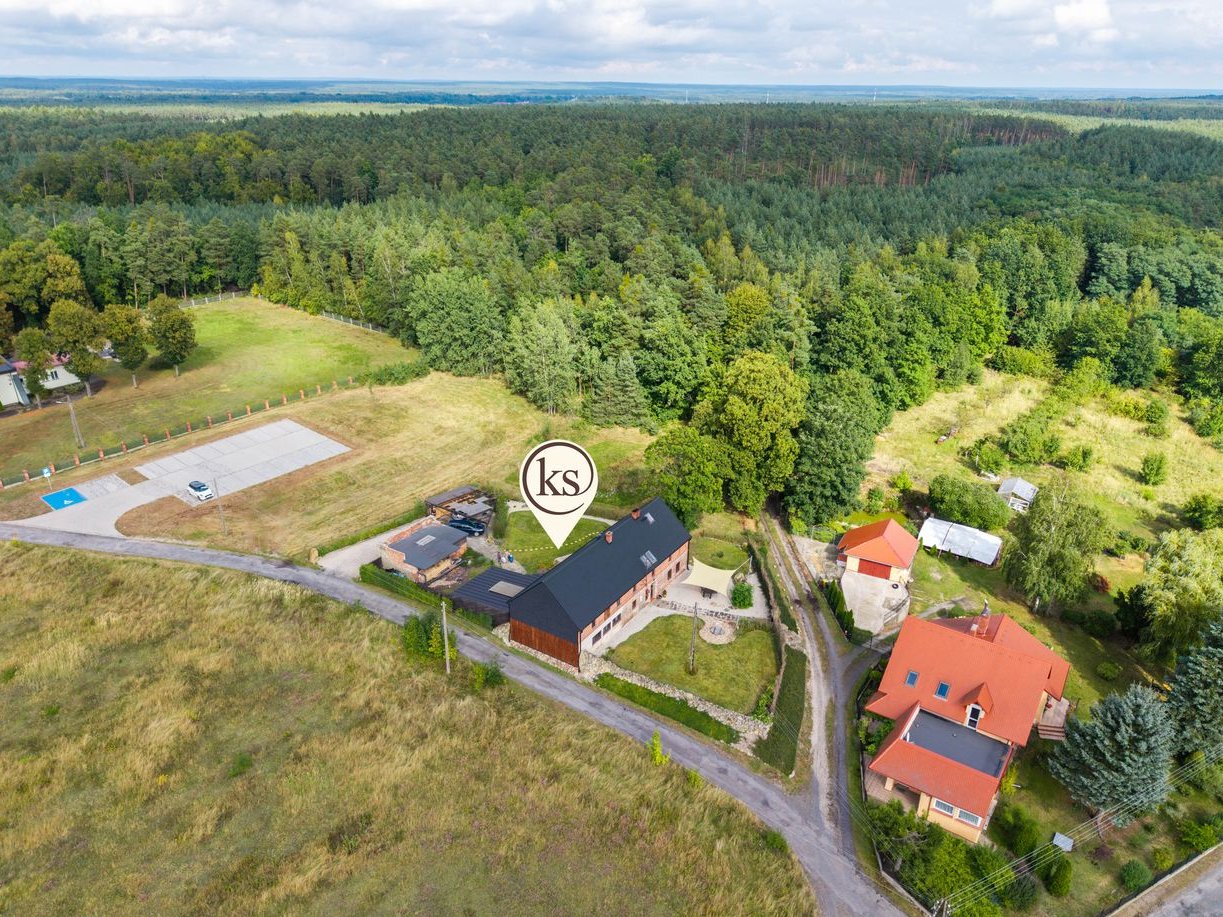 Dom prze lesie dla rodziny i pod działalność