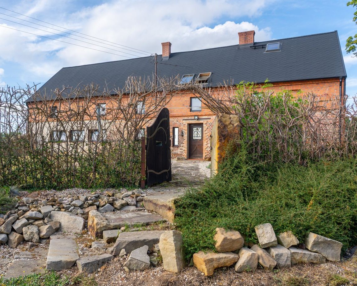 Dom prze lesie dla rodziny i pod działalność