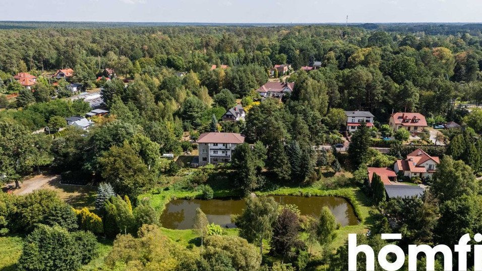 Duży dom z prywatnym stawem w Radomiu