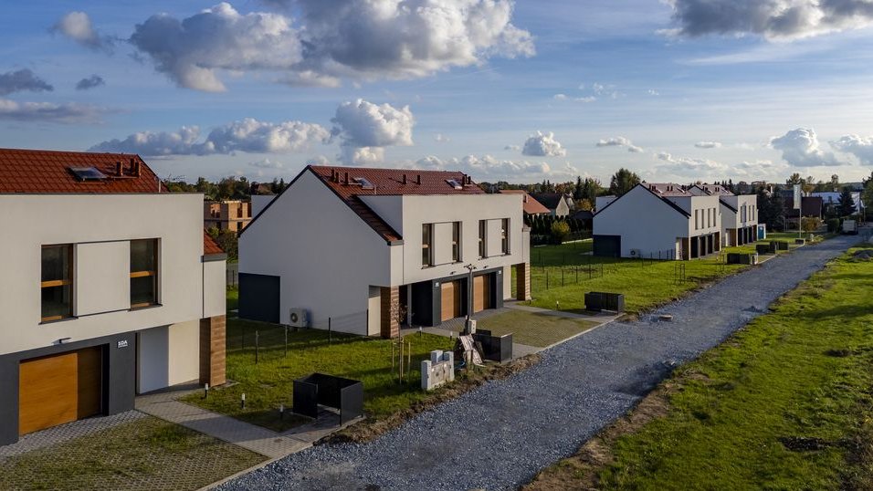 Gotowy dom | Czernica | duży ogród | pompa ciepła