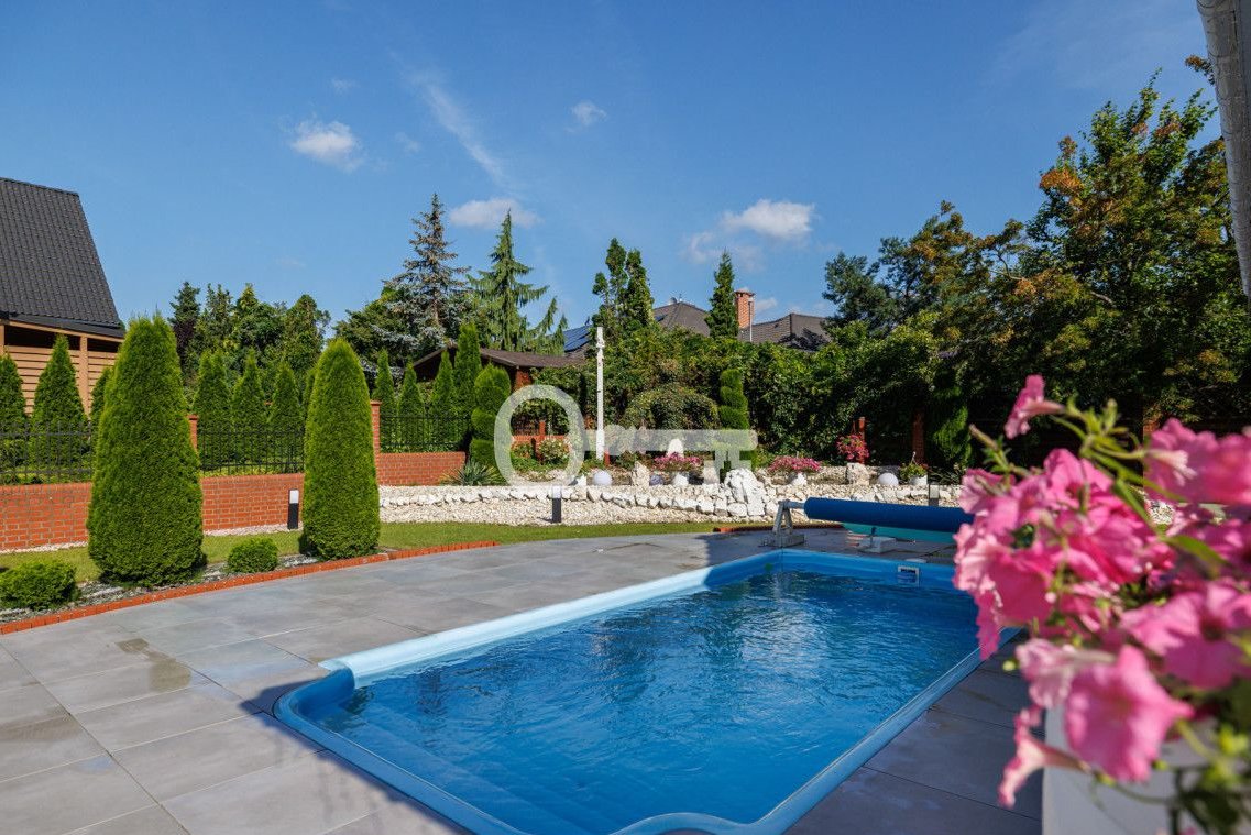 Przestronna rezydencja z pięknym ogrodem i basenem