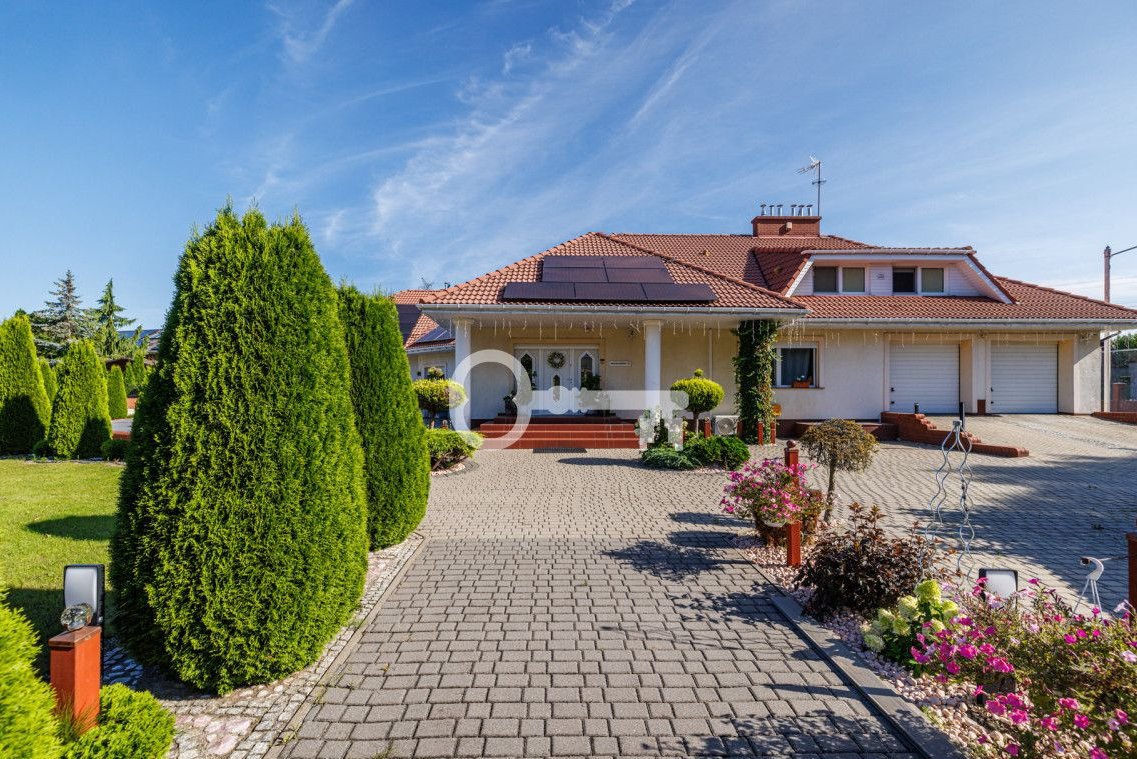 Przestronna rezydencja z pięknym ogrodem i basenem