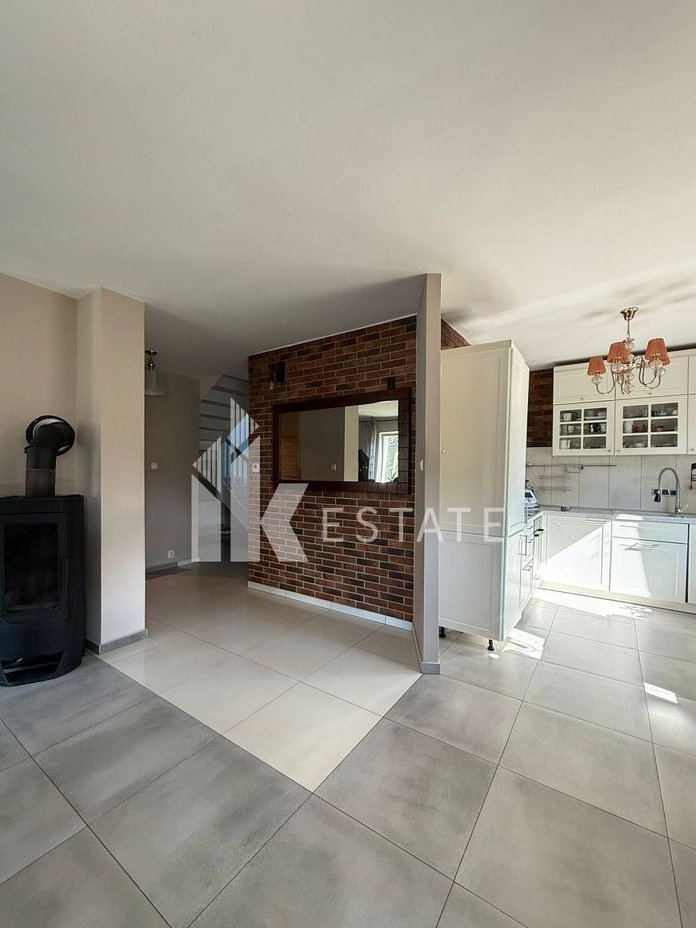 WYJĄTKOWY DOM W DOŁUJACH PRZY LESIE, DZIAŁKA 866 m