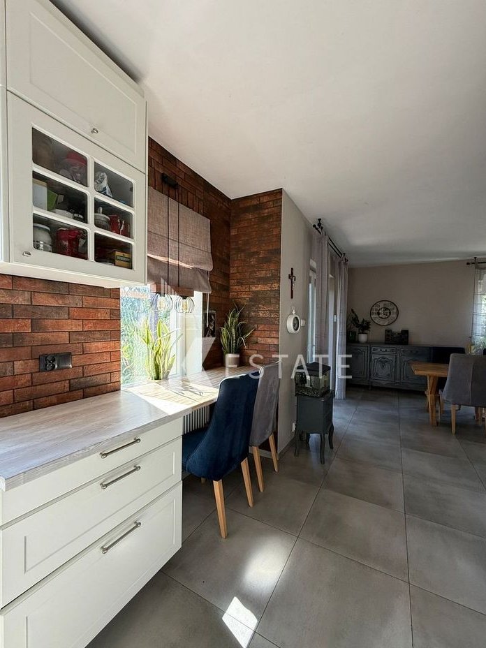 WYJĄTKOWY DOM W DOŁUJACH PRZY LESIE, DZIAŁKA 866 m