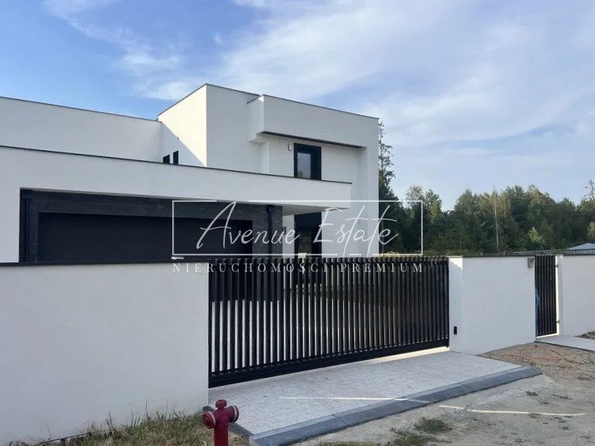 Modernistyczny / Ogromne Przeszklenia / Nowy