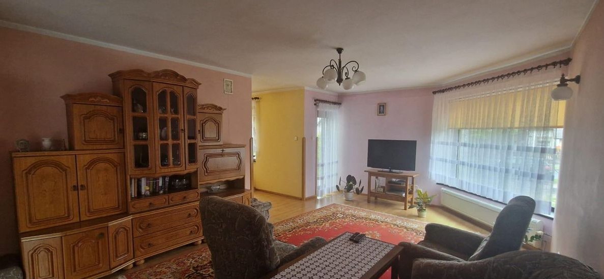 Dom wolnostojący w Grodkowie, duży, przestronny,