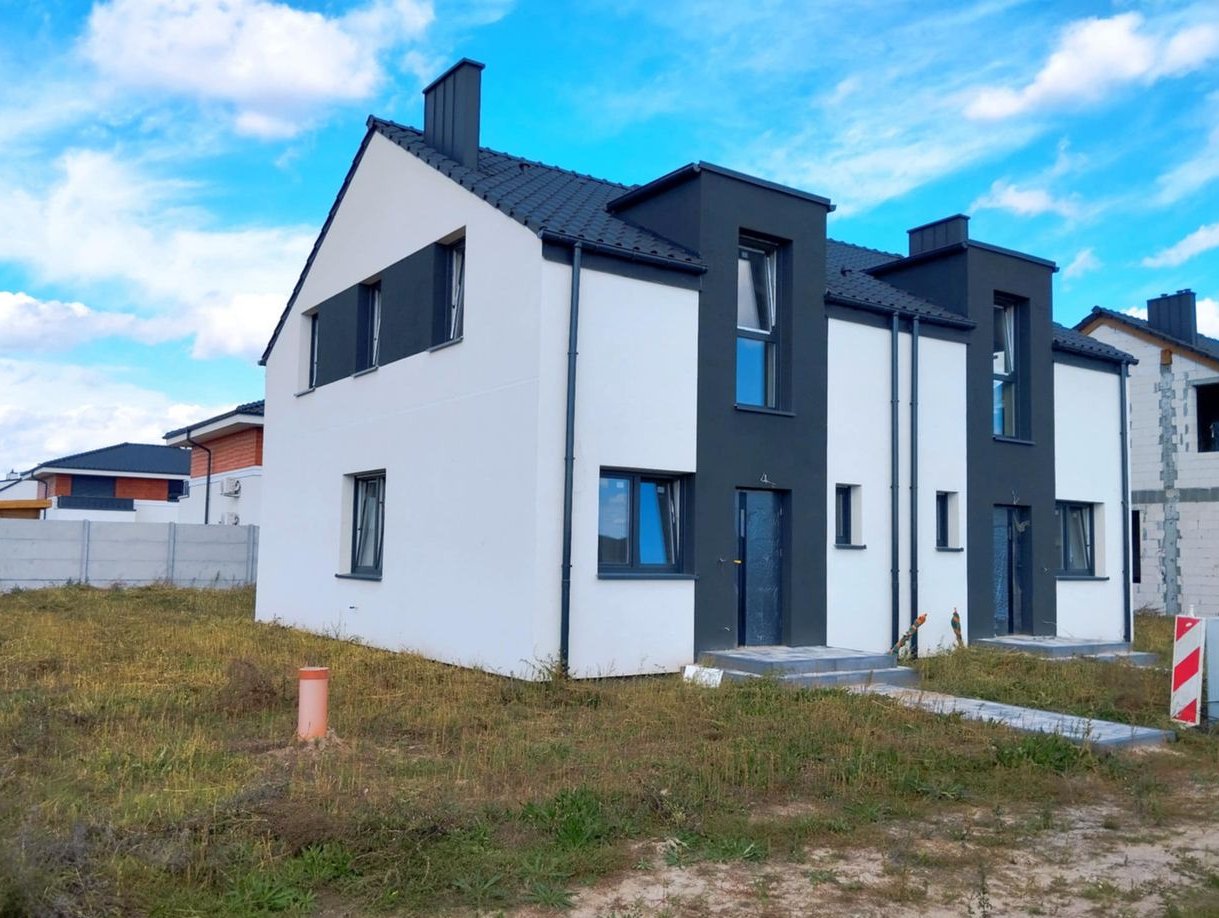 4 pokojowy dom w spokojnej okolicy z świetnym dojazdem, ostatni dom