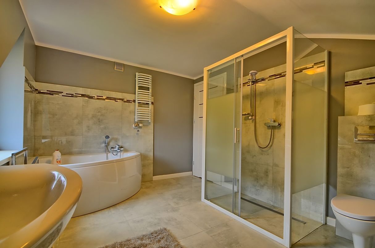 NOWY DOM5mieszkań ,3garaże,sauna,taras-duża działka widok,mega dojazd