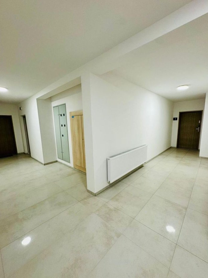 3 mieszkania 2pok. + 3 m. w hali g.