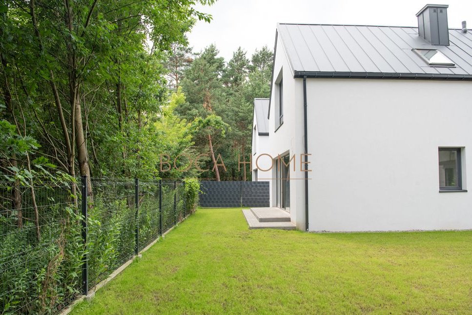 Nowoczesne bliźniaki przy PKP i obwodnicy