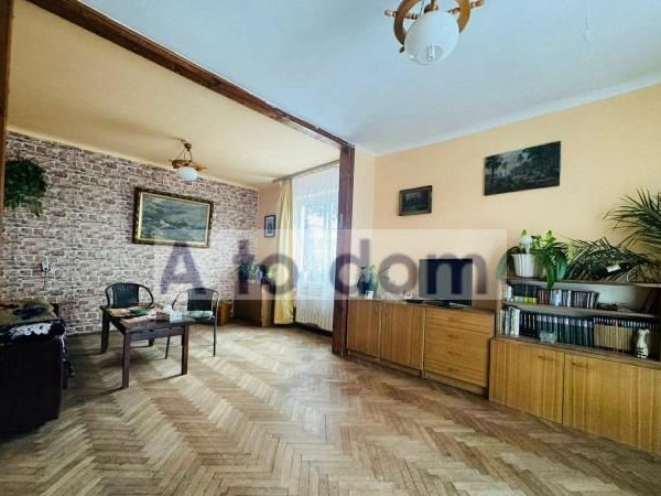 Dom wolnostojący w Centrum Wołomina..