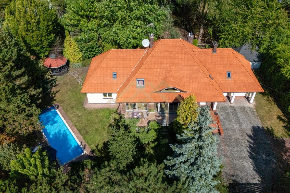 Wyjątkowy dom z basenem na sprzedaż