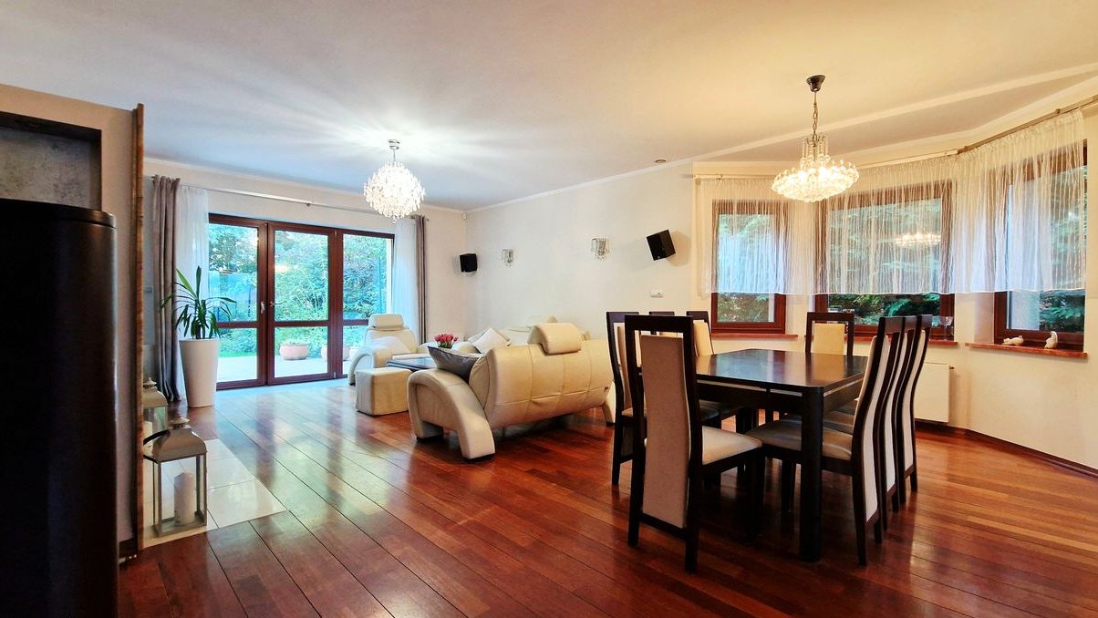 Nowoczesny dom, w mieście pod lasem, 6 pokoi, dwustanowiskowy garaż