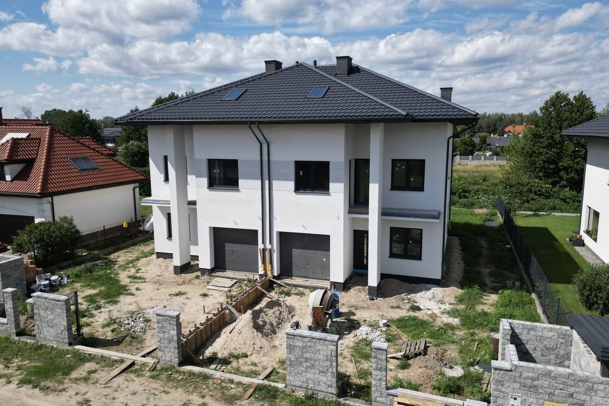 Dom jednorodzinny, dwulokalowy, pow. całk. 240 m2 Białołęka