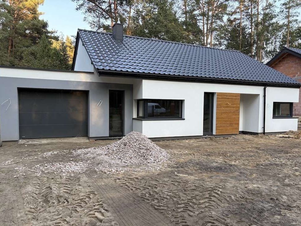 Sprzedam dom z garażem w miejscowości Rosanów, ul. Małgorzaty