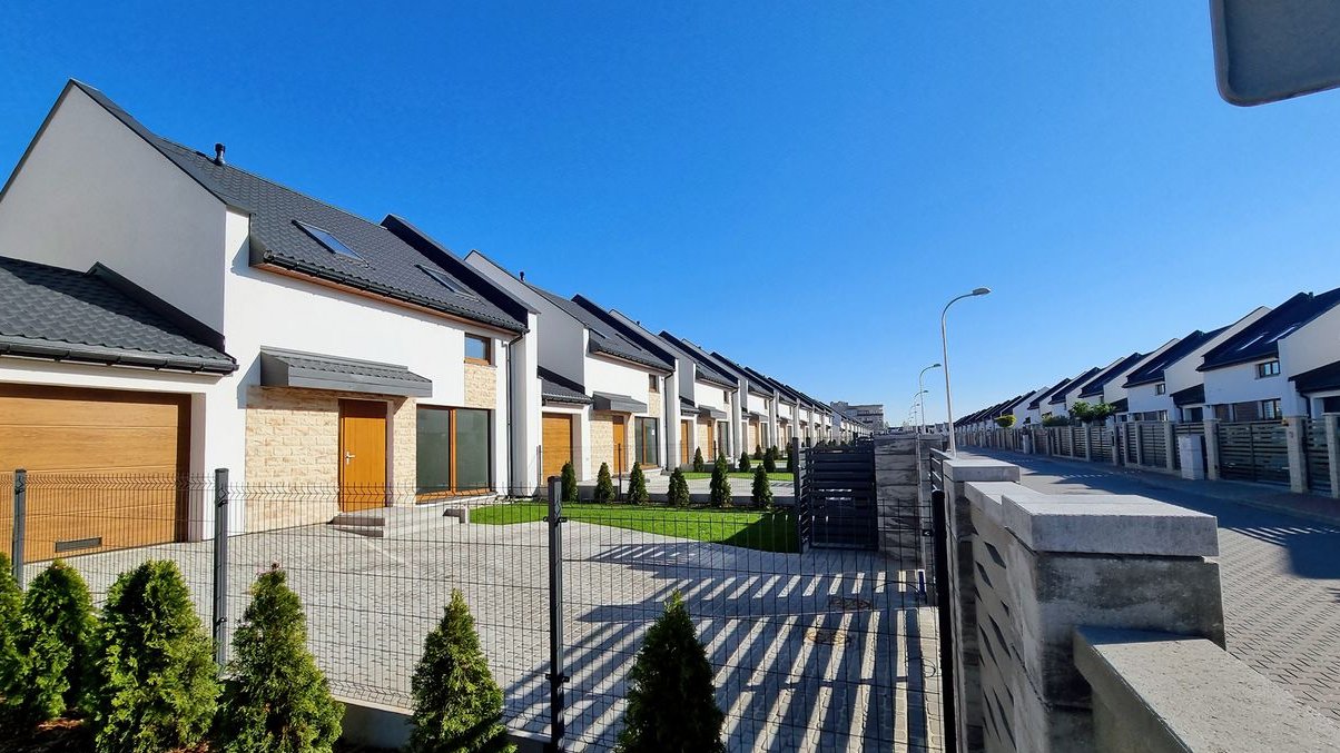 NAROŻNY Z DUŻĄ DZIAŁKĄ | POMPA CIEPŁA | 0% PCC I PROWIZJI