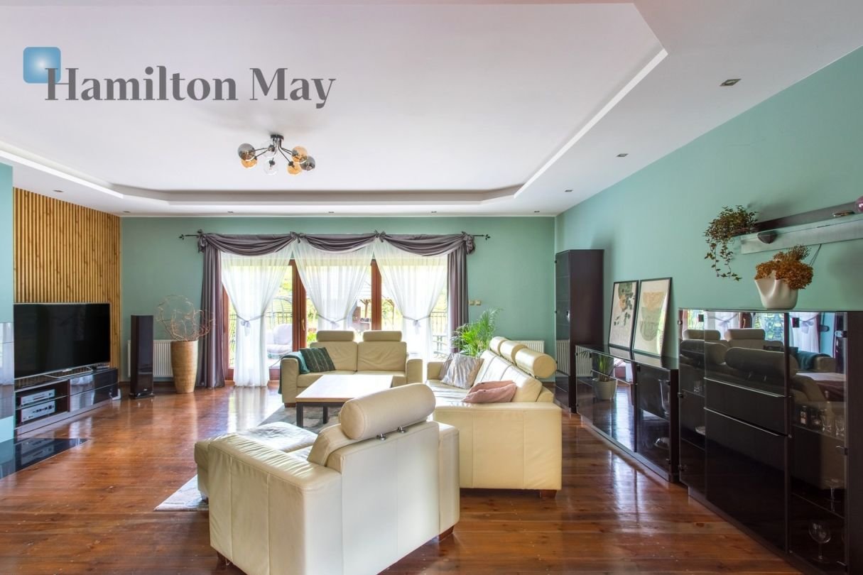 Elegancki, ekonomiczny dom na rozległej działce