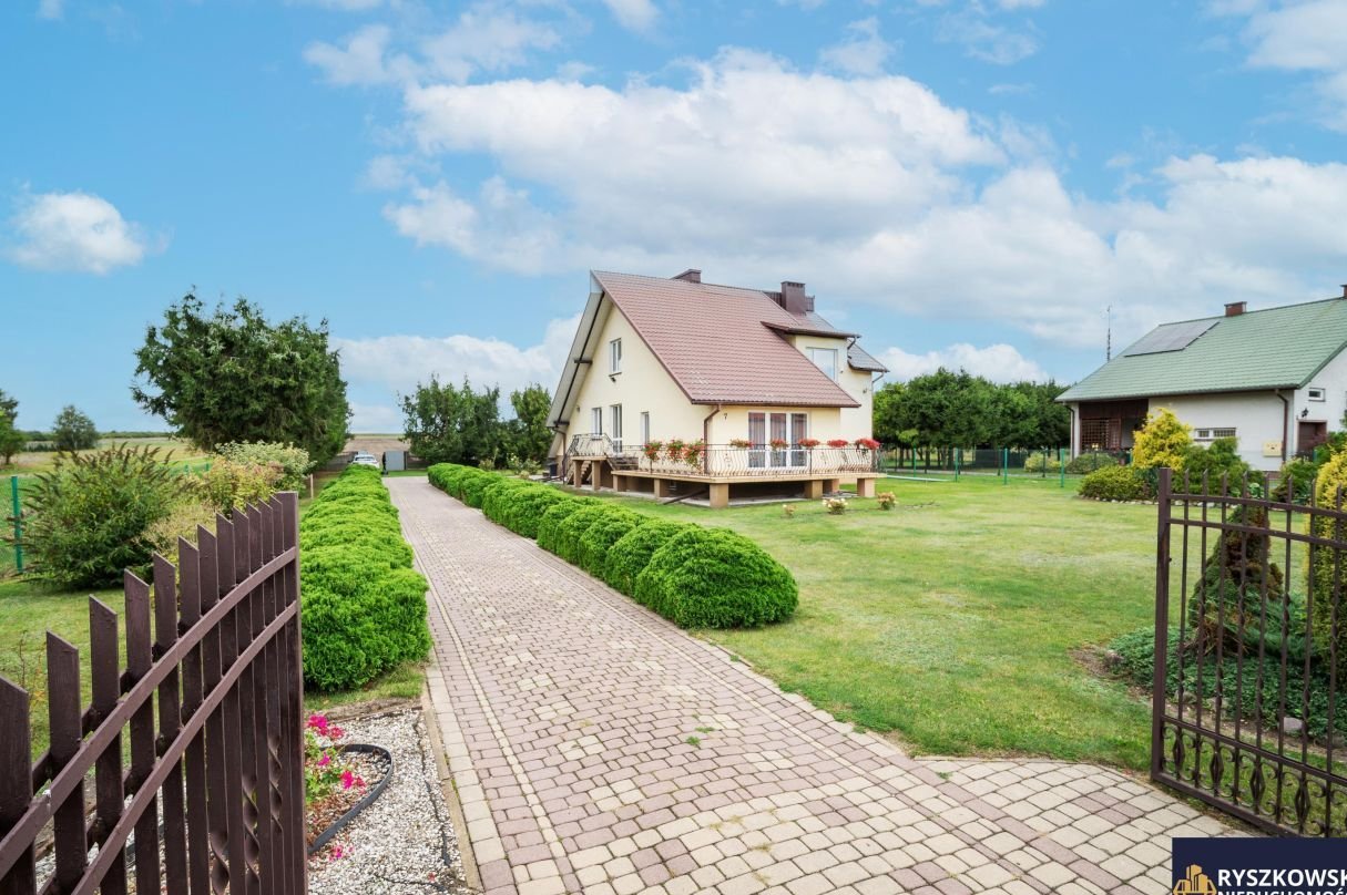 Dom Zwódne, duża zagospodarowana działka 2051m2