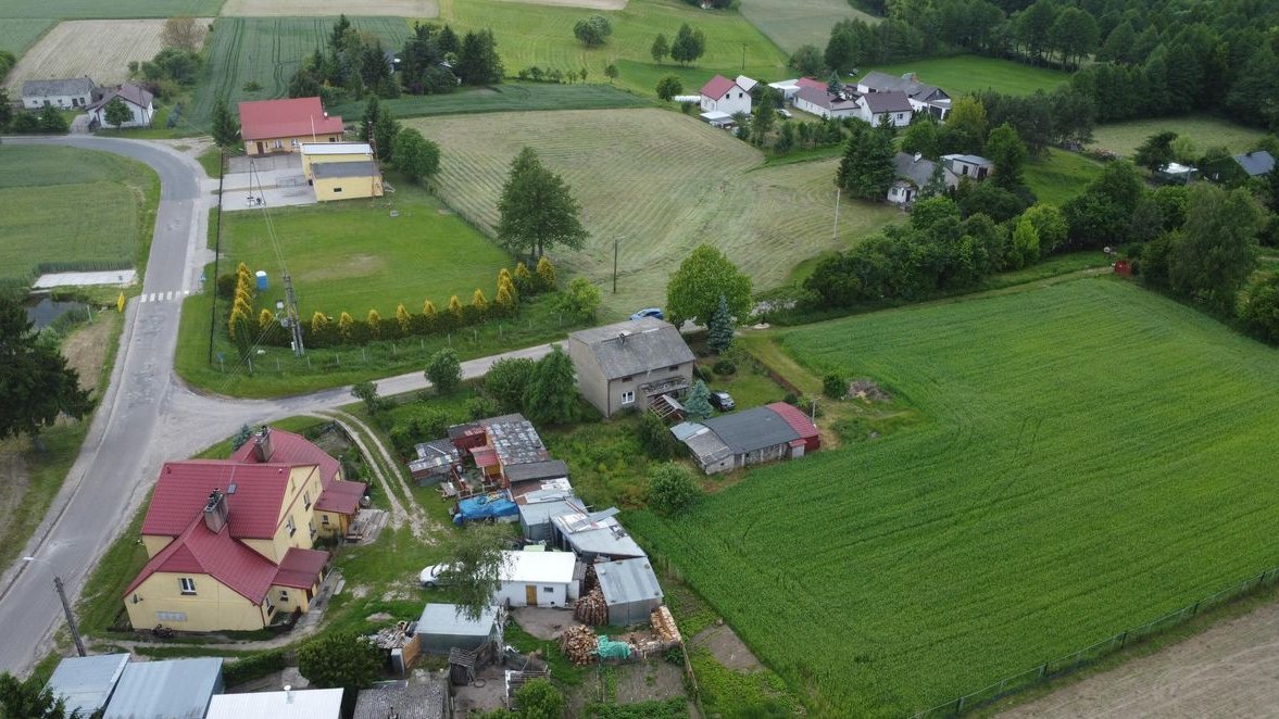 DOM 140 M² DO REMONTU – BRZEŹNO | OGRÓD ZE STARODRZEWIEM