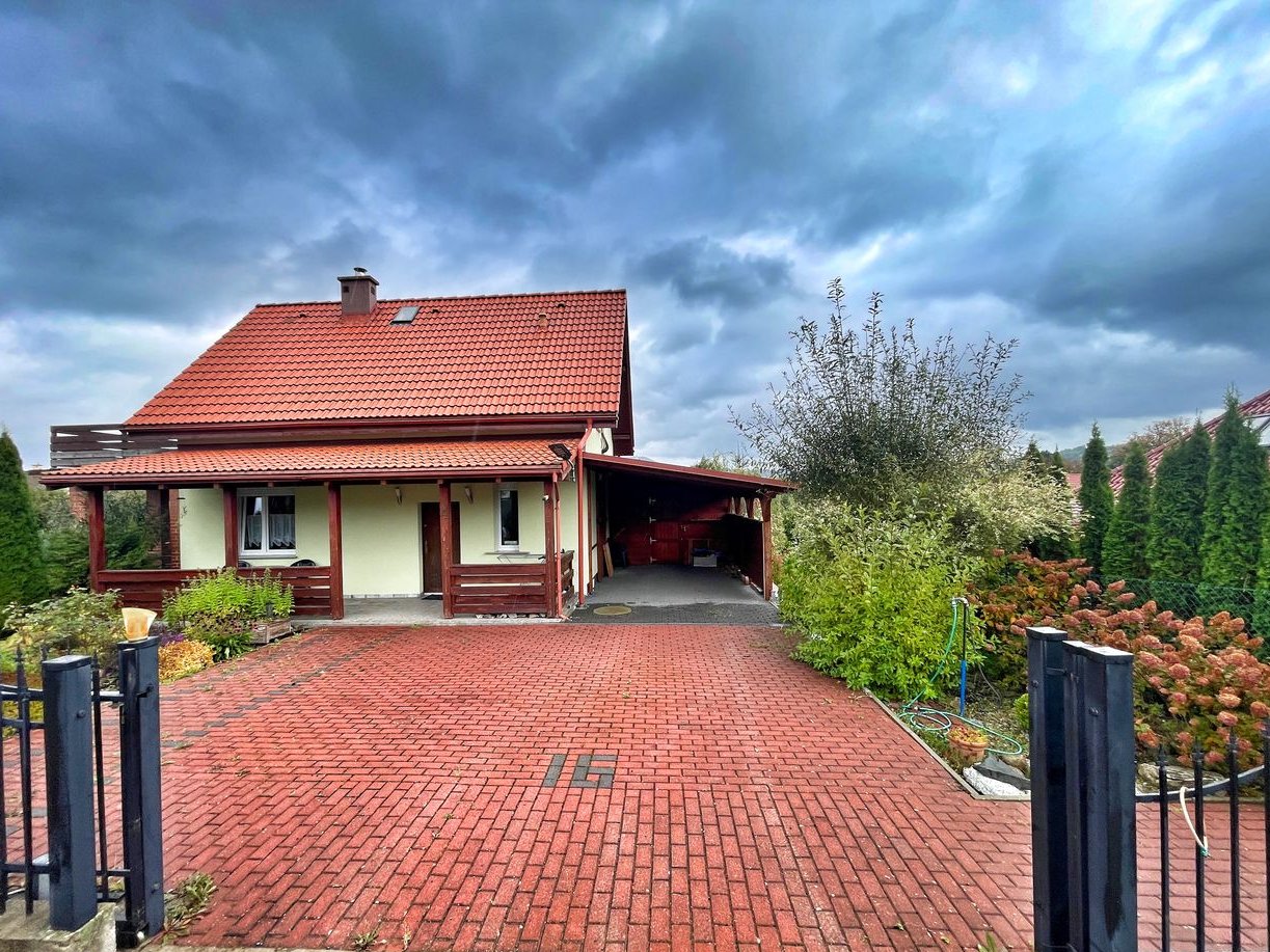 Urokliwy dom jednorodzinny w malowniczej scenerii gór– Kotlina Kłodzka